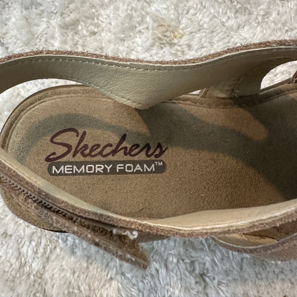 Skechers memory foam Women's Tan wedge - Picture 3 of 5